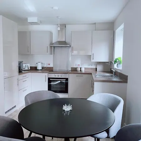 Modern Double Bedroom With Attached Bath 홈스테이 맨체스터