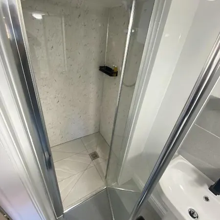 Guest house Modern With Private Entrance Manchester