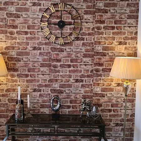 Cheerful 3-bedroom In Stretford *
