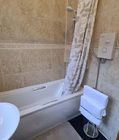 Cheerful 3-bedroom In Stretford *