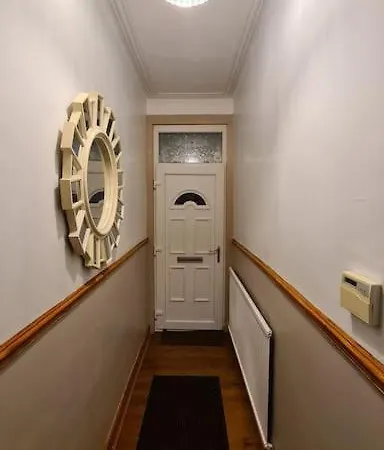 Cheerful 3-bedroom In Stretford