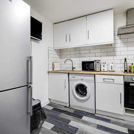 Private Cc - Great Transport Links * Manchester