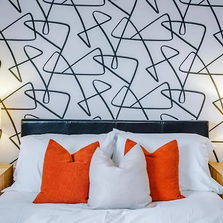Chic 2 Bed House With Garden & Free Parking * Manchester