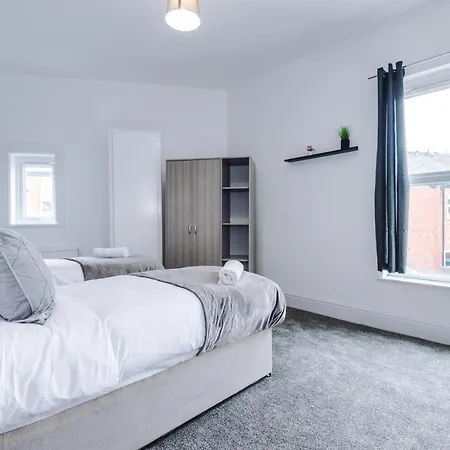 3 Bed House Close To Etihad Stadium - Free Parking * Manchester