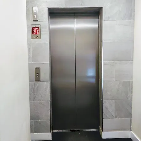 Stylish Modern Spacious Very Central 2 Bed 2 Bath Manchester