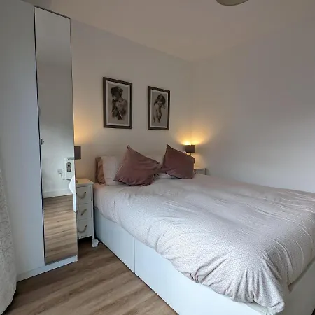 Stylish Modern Spacious Very Central 2 Bed 2 Bath Manchester