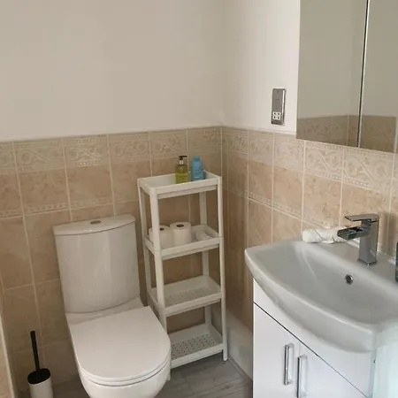 Marine Viewing 2 Bedrooms Flat * 맨체스터