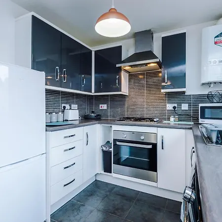 Chic 2 Bed House With Garden & Free Parking Holiday home *