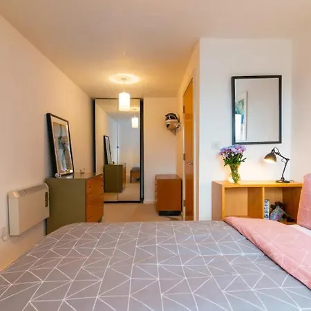 2 Bedroom Modern Flat In - Free Parking Appartement Manchester