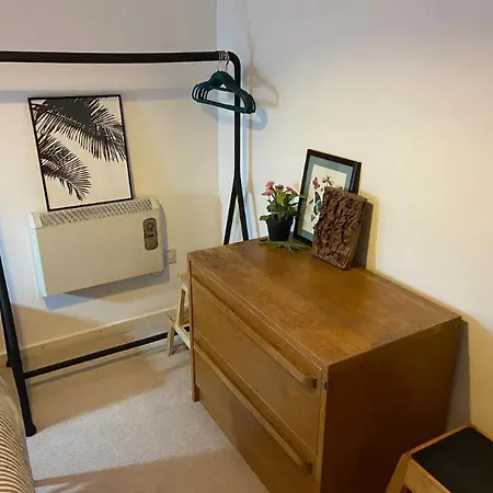 2 Bedroom Modern Flat In - Free Parking Lägenhet *