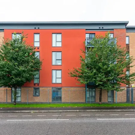 2 Bedroom Modern Flat In - Free Parking *