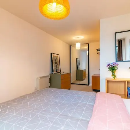 2 Bedroom Modern Flat In - Free Parking Appartement Manchester