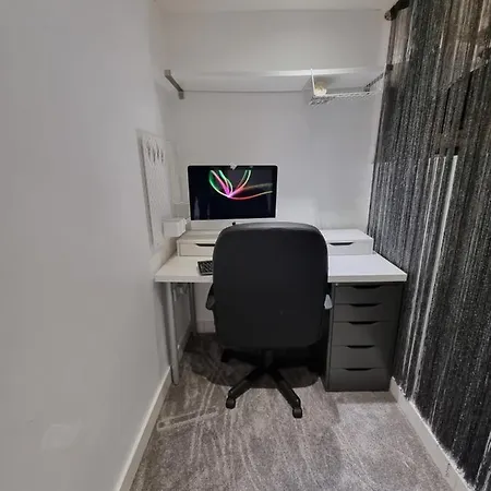 Lovely Close To Mcr Centre Inc Cinema 度假居