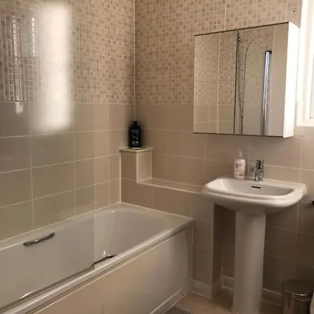 Great House + Air Conditioning + Free Car Parking 度假居 曼彻斯特