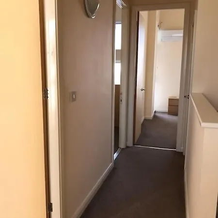 Great House + Air Conditioning + Free Car Parking 度假居 *