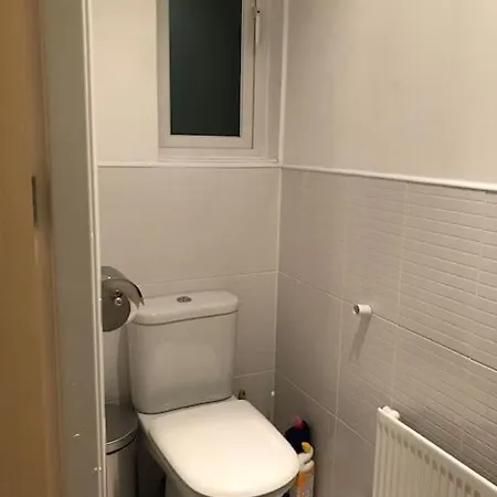 Great House + Air Conditioning + Free Car Parking 度假居 曼彻斯特