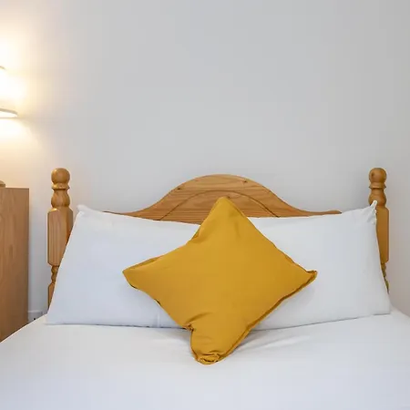 The Burton- Free Gated Parking Apartamento