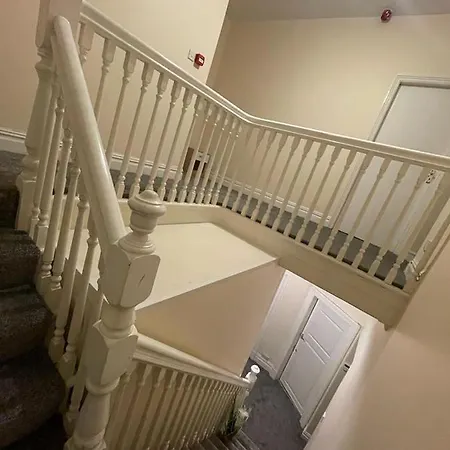 The Hive Manchester, Sleeps 18 People, Free Wifi,parking Contractors And Office Parties, 10 Min アパート *