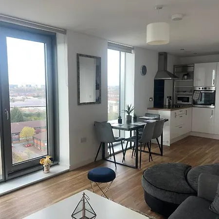 Salford Quays Apartment, *
