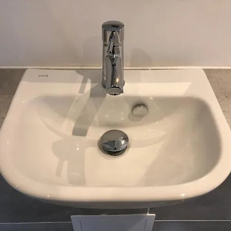 Modern House 招待所 *