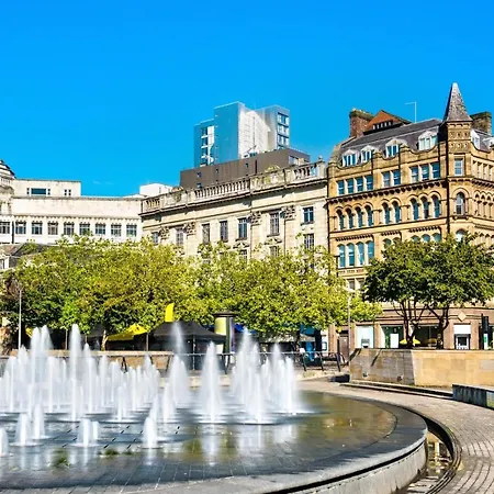 Spacious 2br 2ba Centre Sleeps 5 *