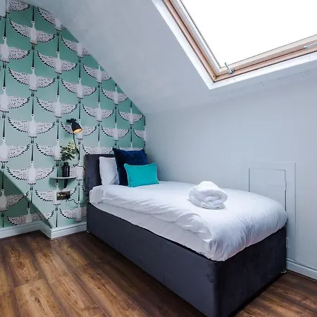 Spacious And Modern 5 Bedroom House Vakantiehuis Manchester