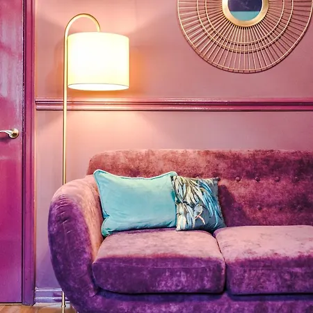 Spacious And Modern 5 Bedroom House *