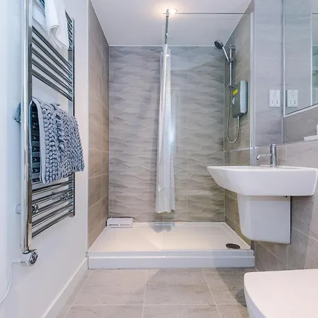 Weekly And Monthly Bookings At Zinnia Unit - Telly Homes Limited- New One Bed Apartment, Old Trafford דירה מנצ'סטר