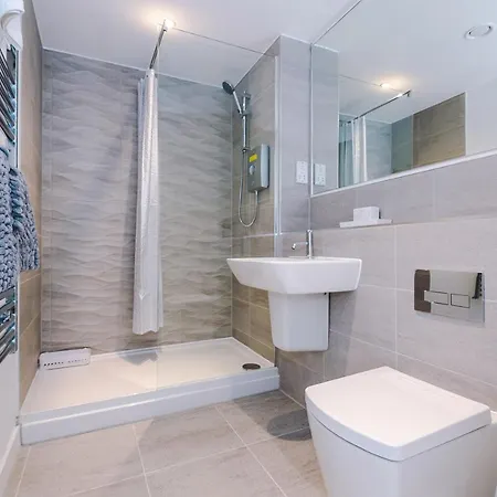 Weekly And Monthly Bookings At Zinnia Unit - Telly Homes Limited- New One Bed Apartment, Old Trafford * マンチェスター