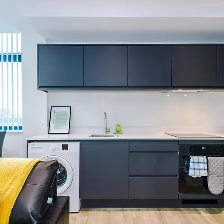 Weekly And Monthly Bookings At Zinnia Unit - Telly Homes Limited- New One Bed Apartment, Old Trafford