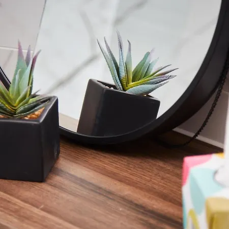 Fabulous 5 Bed House W Parking * 맨체스터