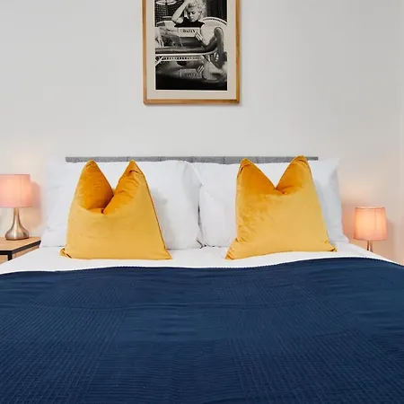 Holiday home Fabulous 5 Bed House W Parking