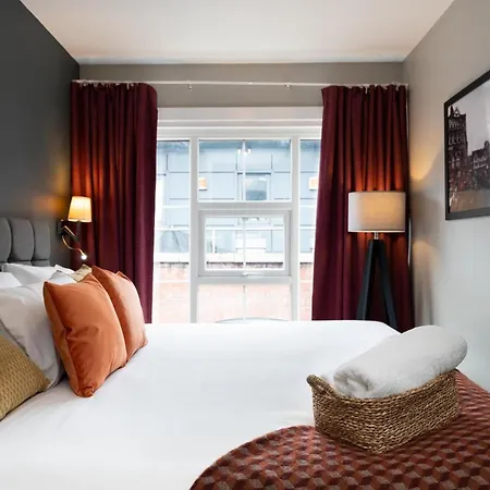 High Street Town House 4*