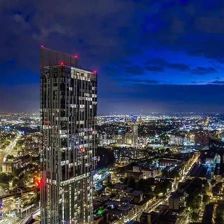 Modern 2 Bed & 2 Bath City Centre Apartment *