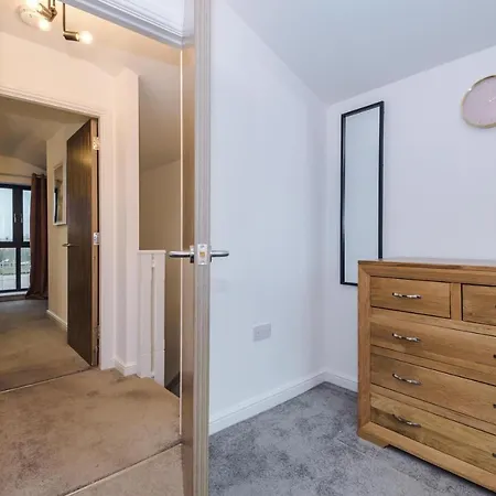 Stunning Mcr House Sleeps 9 Hébergement de vacances *