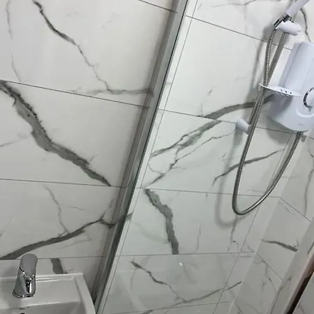 New Getaway - Free Gated Parking With Fob Апартаменты