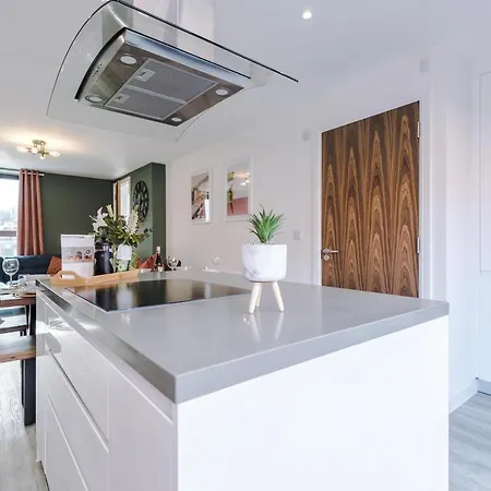 Stunning Mcr House Sleeps 9 Hébergement de vacances