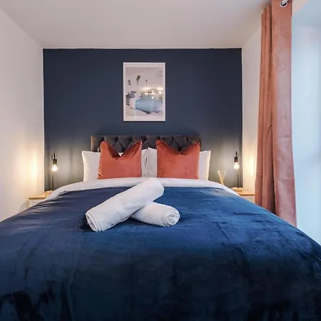 Stunning Mcr House Sleeps 9 Manchester