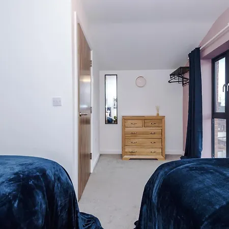 Stunning Mcr House Sleeps 9 Hébergement de vacances *
