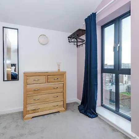 Stunning Mcr House Sleeps 9 Hébergement de vacances *