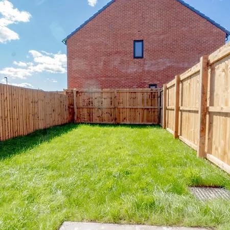 Holiday home 2-bed House With Canal View Garden & Petsok *