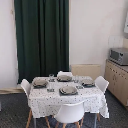 Serviced 2 Bed - Corporate Weekday Professionals