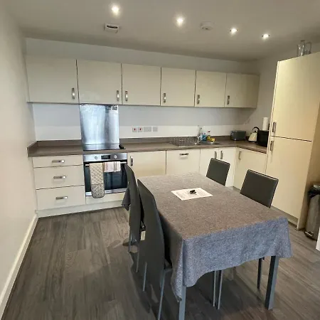 Balcony Marina With Skyline Views - Free Secure Parking Manchester