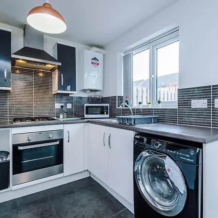 Chic 2 Bed House With Garden & Free Parking Manchester