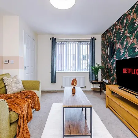 Chic 2 Bed House With Garden & Free Parking *