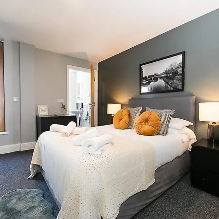 Floor 2 Bedroom Penthouse * Manchester