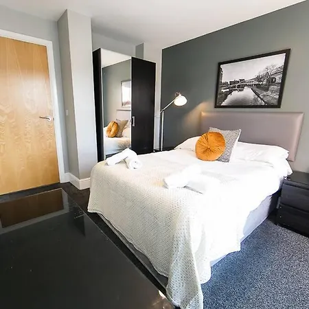 Spacious 2 Bedroom Penthouse Manchester