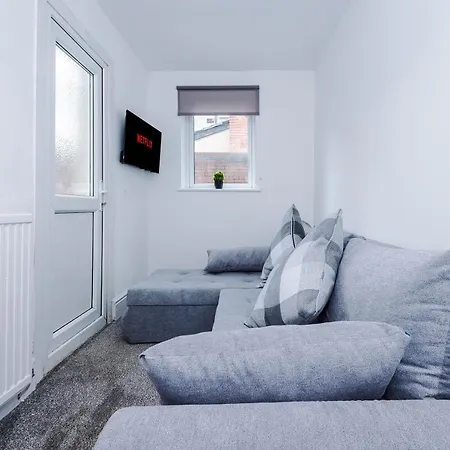 3 Bed House Close To Etihad Stadium - Free Parking * Manchester