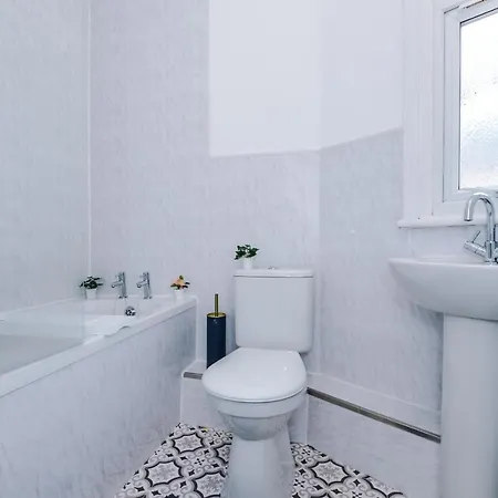 3 Bed House Close To Etihad Stadium - Free Parking * Manchester