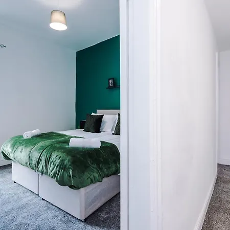 3 Bed House Close To Etihad Stadium - Free Parking * Manchester
